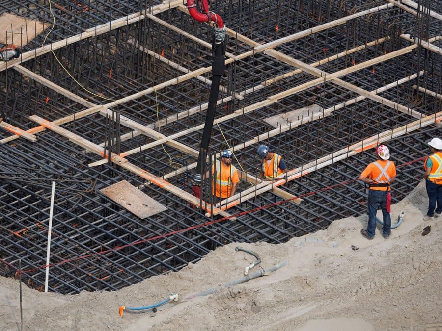 Ouvriers sur un chantier de gros œuvre