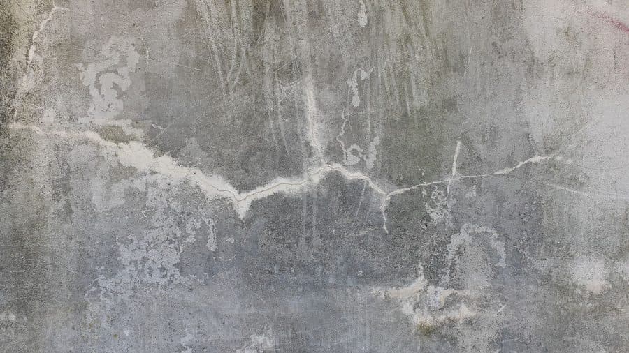 Fissure sur un mur en façade
